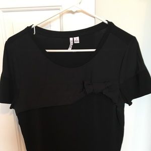 Short sleeve black top
